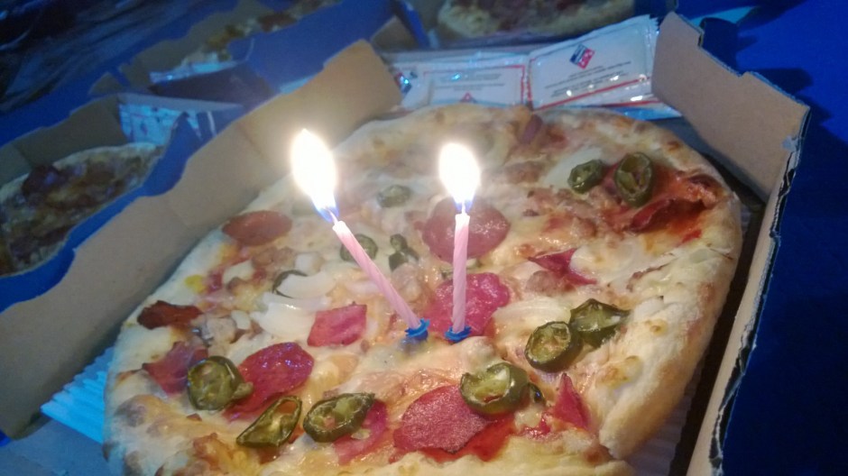 Merayakan Ultah Arsanesia dengan Pizza