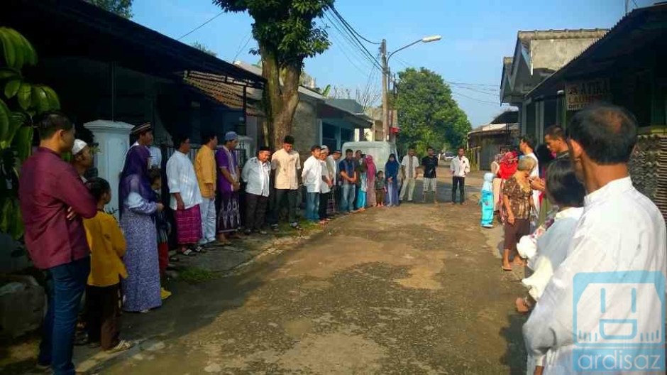 Silaturahmi dengan tetangga