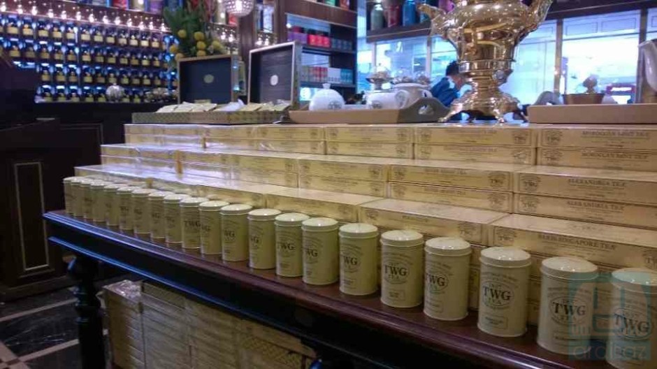 Berbagai jenis teh disajikan