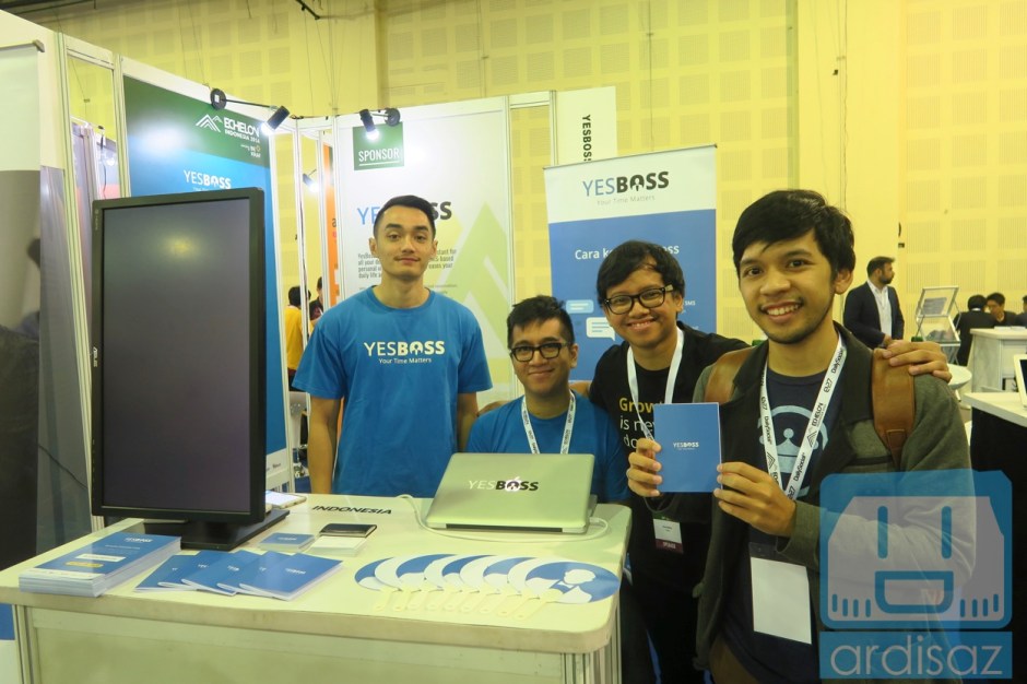 Foto bareng tim YesBoss di booth Echelon ID 2016